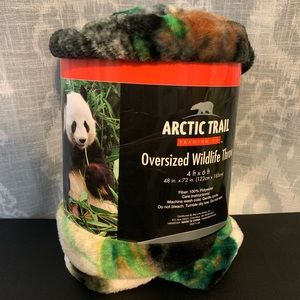 SOLD 🆕 Oversized Panda Throw Blanket